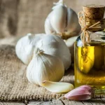 فوائد زيت الثوم للشعر