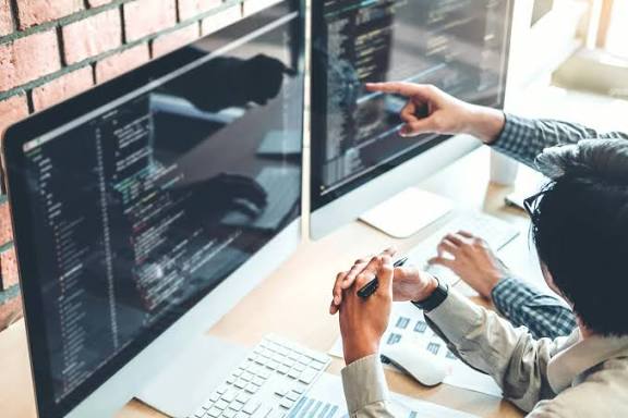 تطور البرامج الإلكترونية وتأثيرها على الأعمال