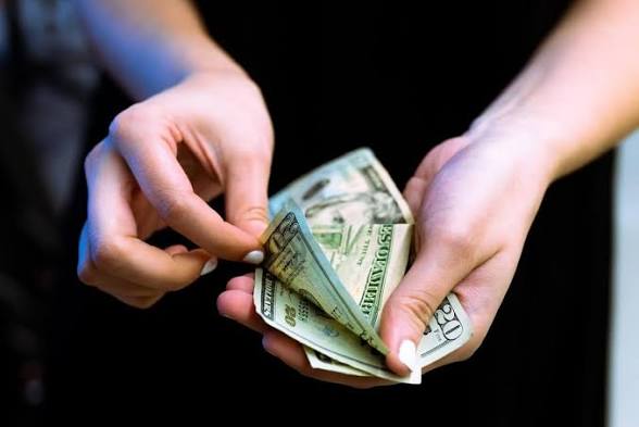 أخطاء مالية يومية تجعلك تخسر أموالك دون أن تنتبه 2 images 24 1